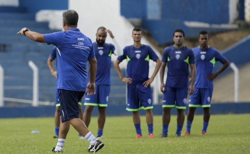 Reforços, lateral Raul e meia Francisco Alex chegam ao CSA nesta sexta