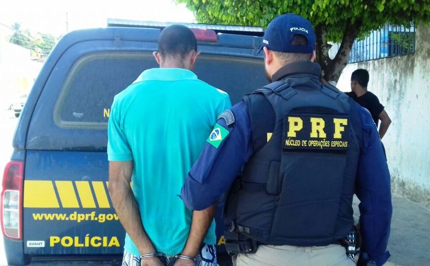 Foragido por homicídio e tráfico de drogas, ‘Catenga’ é preso pela PRF em Pilar