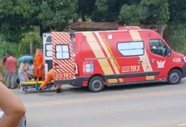 Atropelamento seguido de colisão entre motos deixa duas pessoas feridas