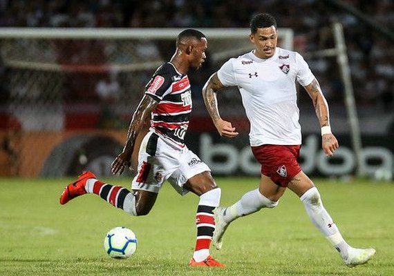 Santa Cruz faz 2 a 0, mas Fluminense avança nos pênaltis