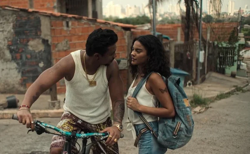 Namorando? Xamã e Bella Campos são vistos em clima de romance