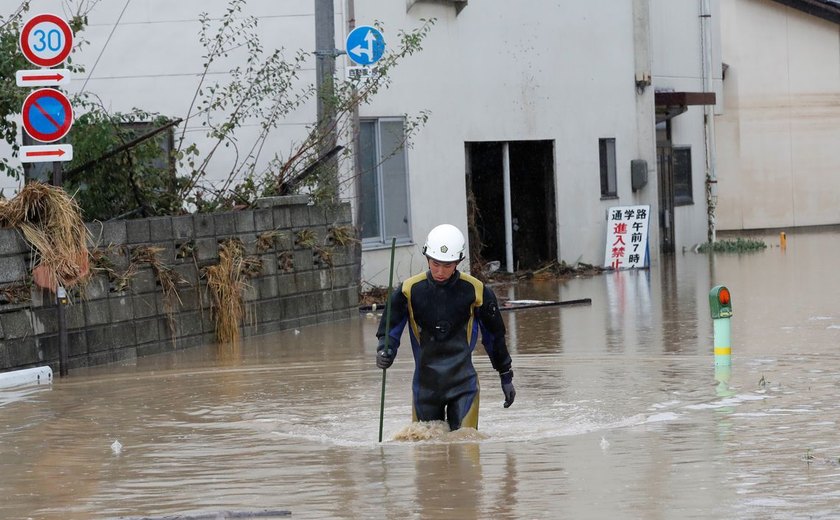 Tufão Hagibis causa alagamento em mais de 12 mil residências no Japão