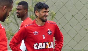 Argentino Lucho González espera evolução constante no Atlético-PR