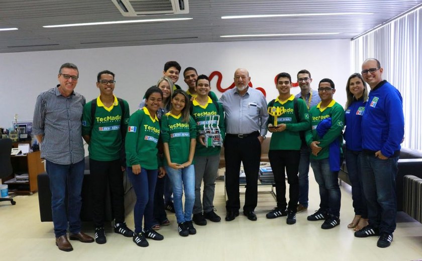 Equipe de robótica Tecmade/Sesi é agraciada pela Câmara de Maceió