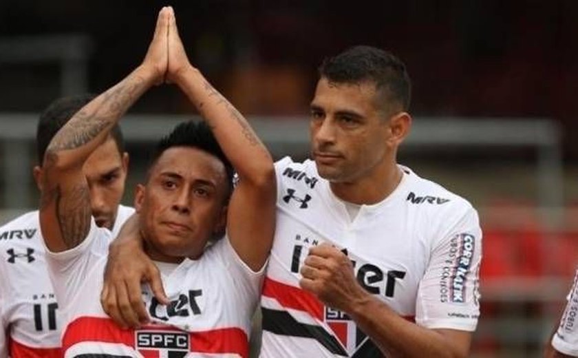 Diego Souza e Cueva marcam e São Paulo vence na estreia de Nenê
