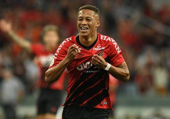 Athletico bate o Internacional na Arena da Baixada pelo Brasileirão