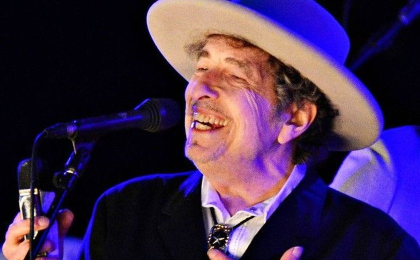 Academia do Prêmio Nobel quer que Bob Dylan cante na cerimônia