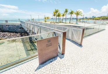 Governo de Alagoas autoriza e Árvore de Natal será montada no Marco dos Corais