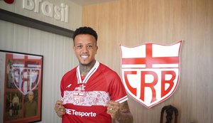 Um dia após iniciar pré-temporada, CRB apresenta Luizão e Guilherme Pato