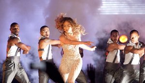 Jennifer Lopez vai produzir e protagonizar comédia romântica 'Second Act'