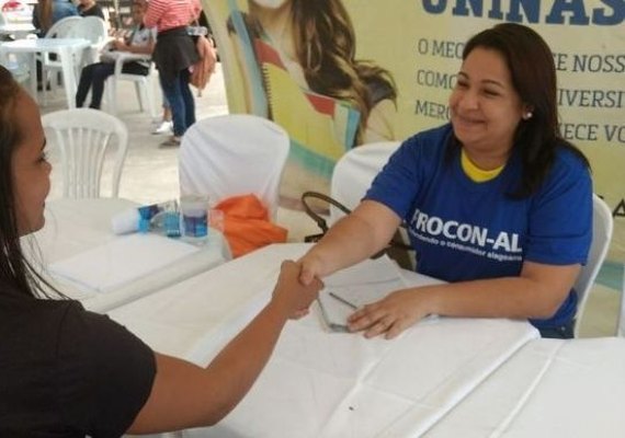 Procon Alagoas leva serviços aos consumidores de Arapiraca
