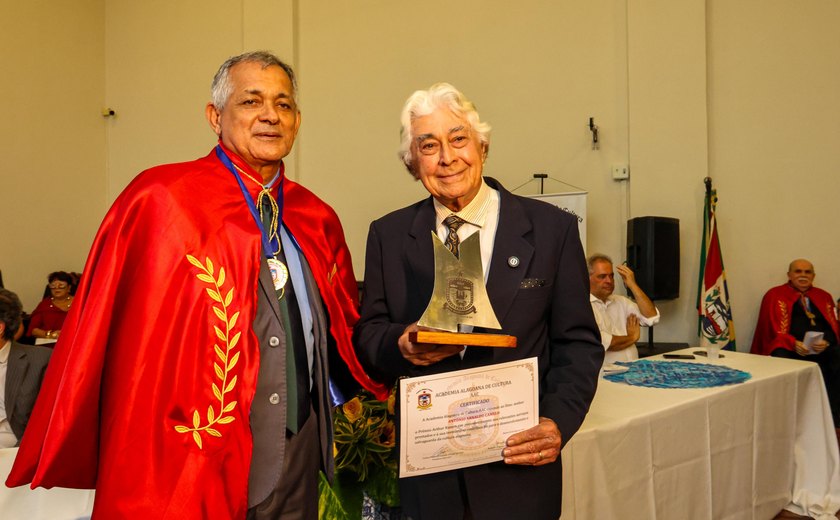 Antonio Arnaldo Camelo é homenageado pela Academia Alagoana de Cultura