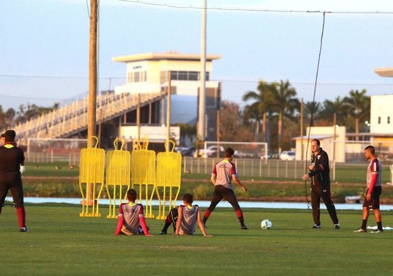 Rogério Ceni comanda primeiro treino de bola parada no São Paulo
