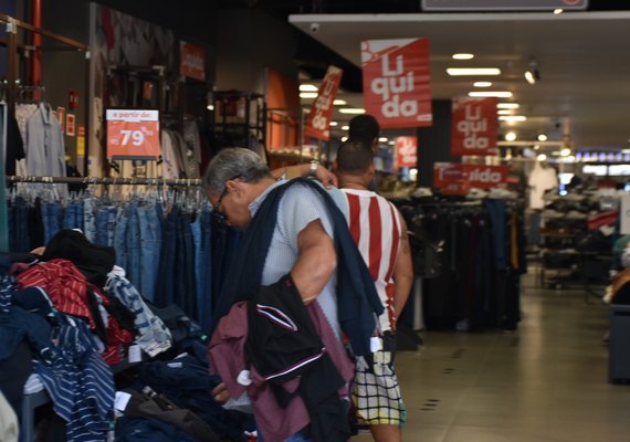 Instituto Fecomércio aponta que 72,2% das famílias alagoanas estão endividadas
