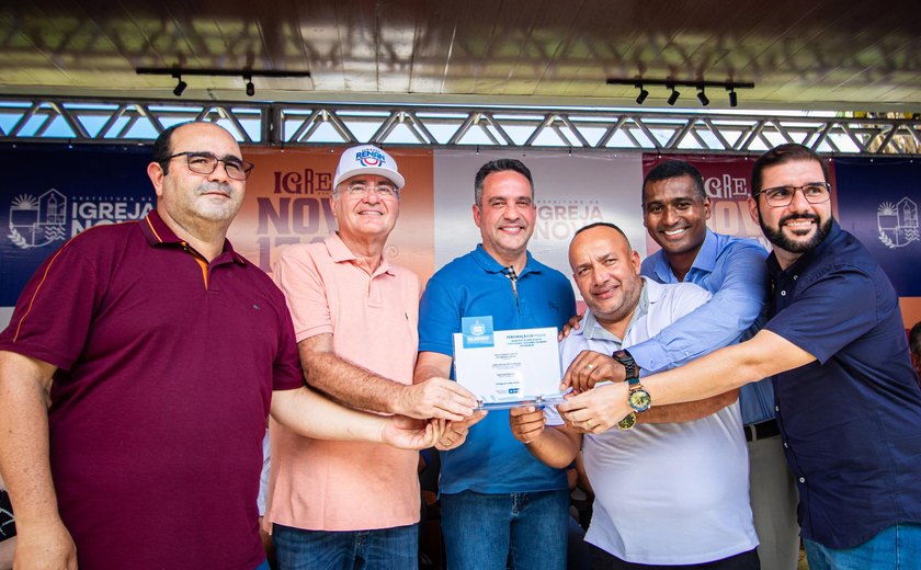 Governo de Alagoas entrega 16 ruas pavimentadas e kits de irrigação em Igreja Nova