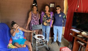 Semudh entrega cadeira de banho a quilombola como desdobramento da Fiscalização Preventiva