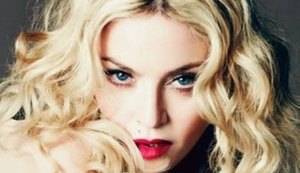 Em foto polêmica, Madonna chama mulheres para marcha contra Donald Trump