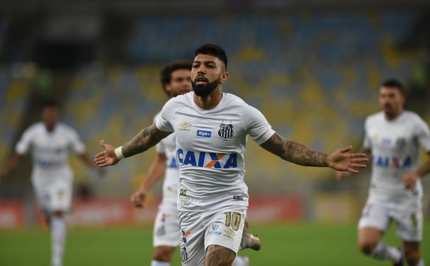 Gabigol faz três, Santos vence Vasco no Maracanã e foge do grupo da degola