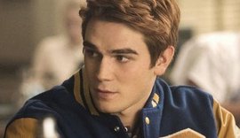 Astro de Riverdale sofre acidente ao dormir no volante após 14 horas de gravação