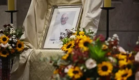 Vaticano confirma morte do papa por AVC e colapso cardiovascular