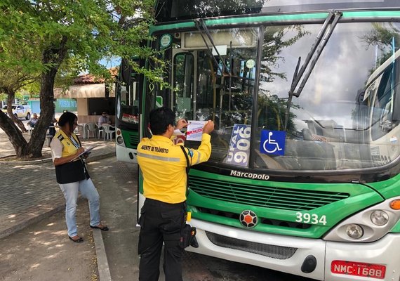 SMTT fiscaliza ônibus em terminais por conta de readequação de catracas altas
