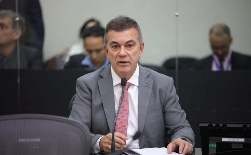Deputado elogia presença de Alagoas na Feira Internacional de Turismo e defende redução do IR