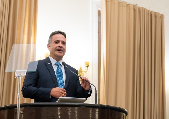 Governador de AL homenageia agentes e reforça aposta em inteligência policial