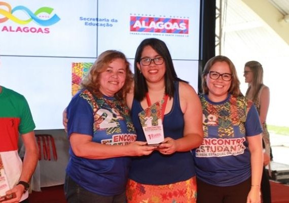 Estudante vence sarau de poesias com homenagem à força do povo alagoano