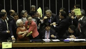 Câmara suspende sessão após protesto da oposição contra ação da PM