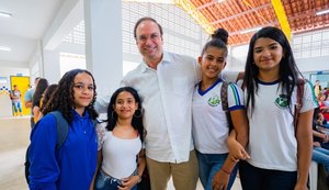Prefeito Luciano reconstrói escola e beneficia 1.400 crianças e adolescentes em Arapiraca