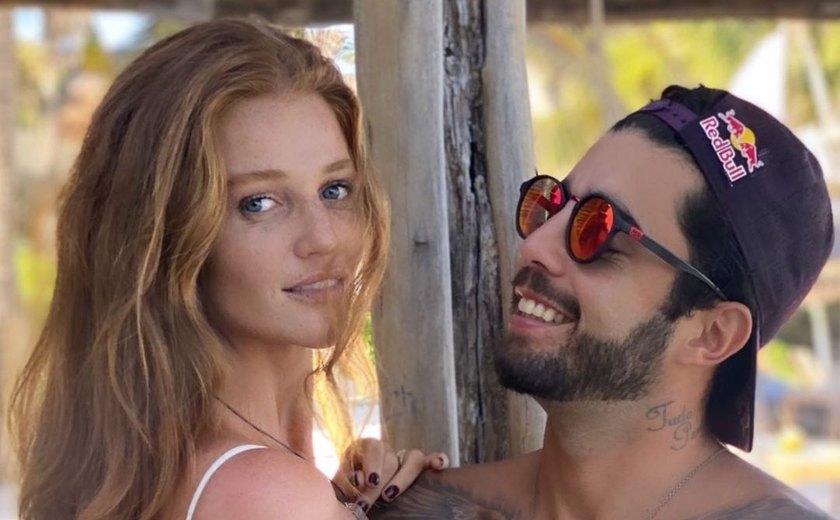 Surfista Pedro Scooby confirma término com Cintia Dicker e motivo vem à tona