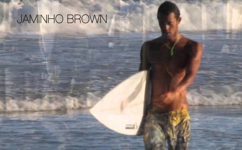 Praia do Francês: Surfista é morto a tiros na porta de casa