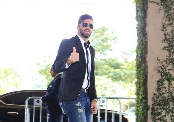 Goleiro Alisson não descarta saída da Roma para buscar mais espaço