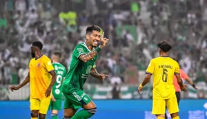 Alagoano Roberto Firmino marca três gols na estreia do Al-Ahli pelo Campeonato Saudita
