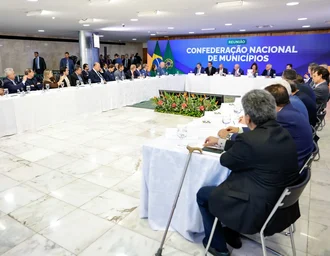 Presidente da AMA participa de encontro com Lula no Palácio do Planalto
