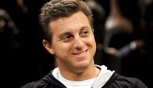 Novo iate de Luciano Huck tem quatro andares avaliado em R$ 30 milhões