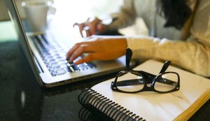 USP oferece gratuitamente videoaulas com matérias do ensino médio