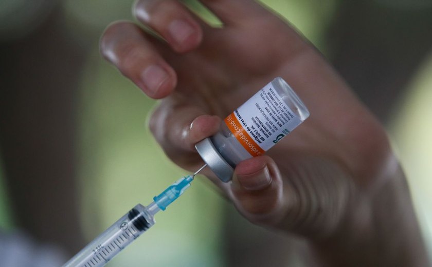 Metade da população adulta de Penedo já recebeu a 1° dose da vacina contra Covid