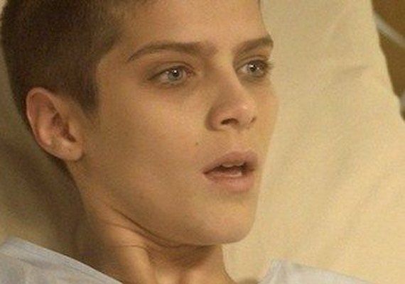 À beira da morte, Letícia espera parto da mãe para fazer transplante