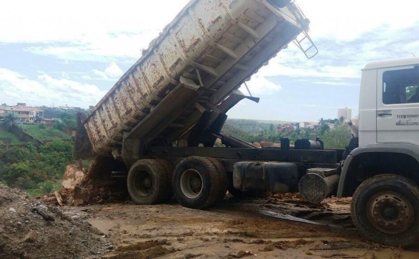Fiscalização apreende caminhão por descarte irregular de resíduos sólidos