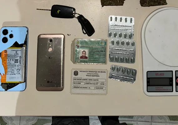 Polícia apreende carro com drogas e equipamentos do tráfico em Limoeiro de Anadia