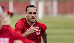 Pedro Castro prega calma e foco na reta decisiva da Série B: 'O importante é estar no G6'