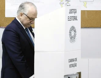 Vontade das urnas precisa ser respeitada, afirma Fachin após votar