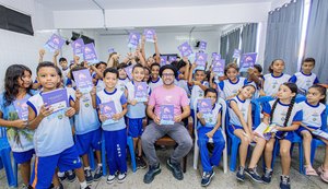 Autor de livros infantojuvenis participa de conscientização ambiental em escolas municipais