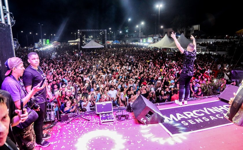 Milhares de pessoas festejam aniversário de Penedo