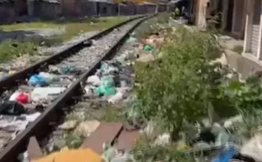 CBTU realiza ação educativa contra descarte irregular de lixo na linha férrea em Maceió