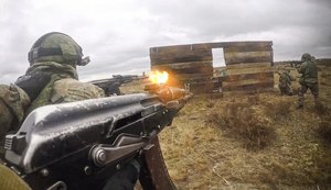 Algumas tropas russas mobilizadas perto da fronteira com a Ucrânia retornam aos quartéis