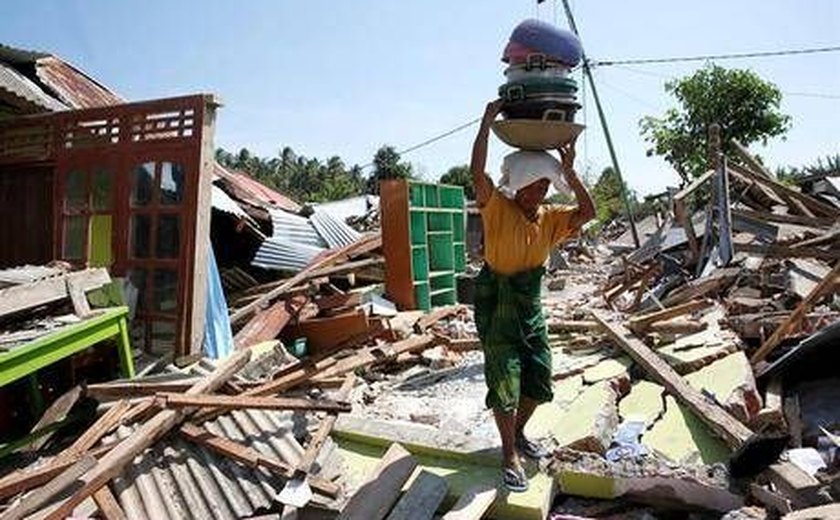 Sobe para 387 o número de mortos por terremoto na Indonésia