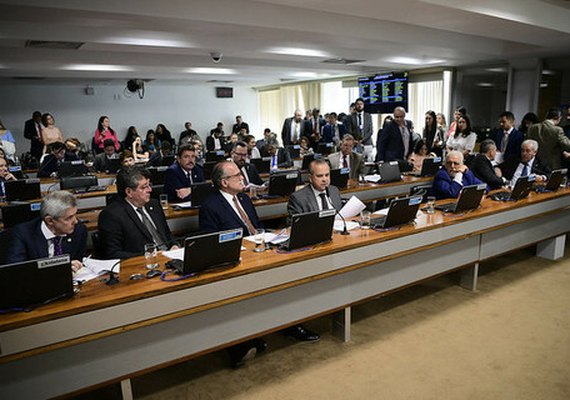Comissão aprova proibição de sindicatos cobrarem taxa de não associados