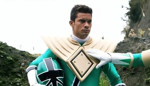 Astro de Power Rangers é procurado pela polícia por empurrar idoso